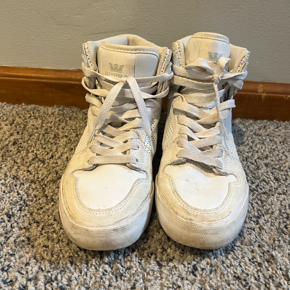 Supra Women’s high top skater sneakers size 6.5